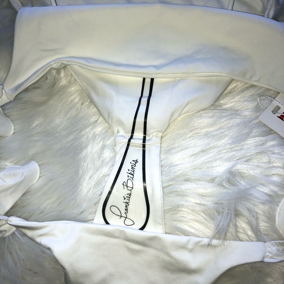 Frankie’s Bikinis Set - Picture 4 of 6